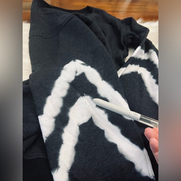 Natural Life Comfy Crewneck Sweatshirt Charcoal Chevron Size M Soft Pocket - Picture 4 of 5